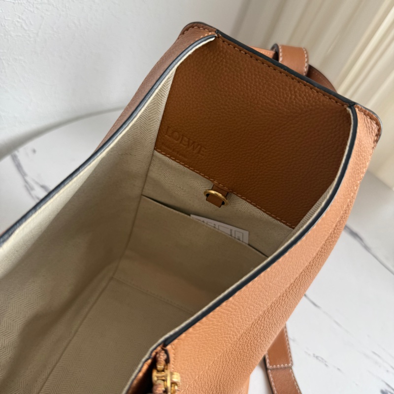 Loewe 焦糖色小號吊床包🩷🖤-10