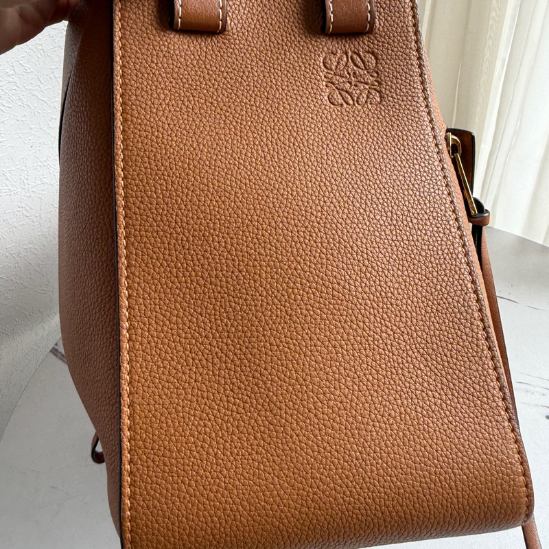 Loewe 焦糖色小號吊床包🩷🖤-11