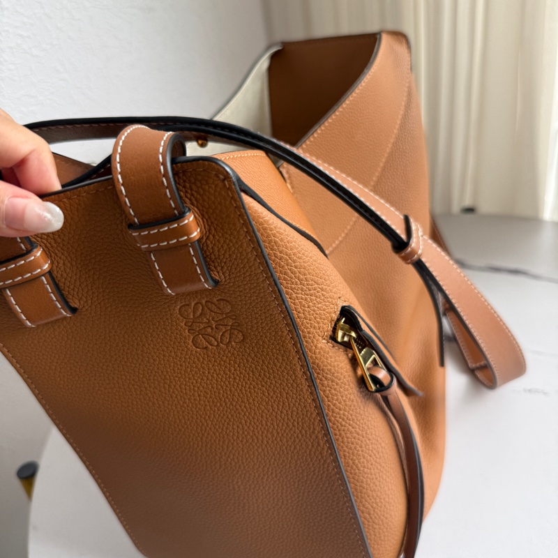 Loewe 焦糖色小號吊床包🩷🖤-13