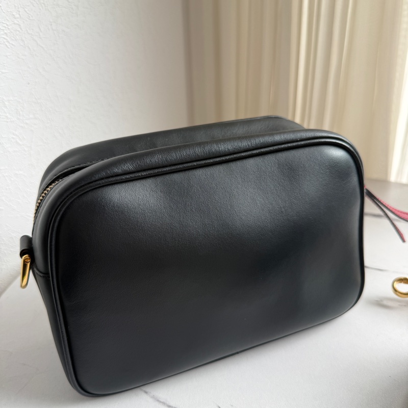 Fendi背帶超好看的相機包-2