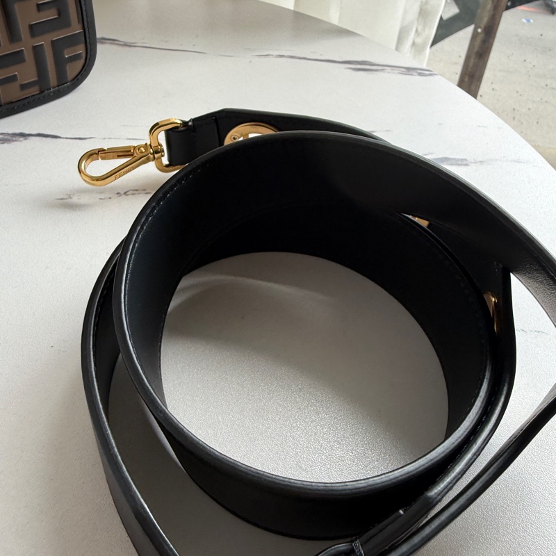 Fendi背帶超好看的相機包-4