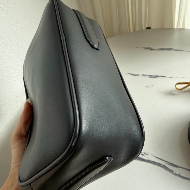 Fendi背帶超好看的相機包-10