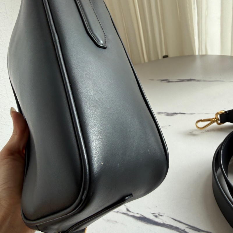 Fendi背帶超好看的相機包-12