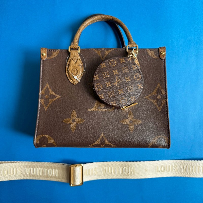 💫99閒置新品💫 LV 經典花紋ON THE GO-0