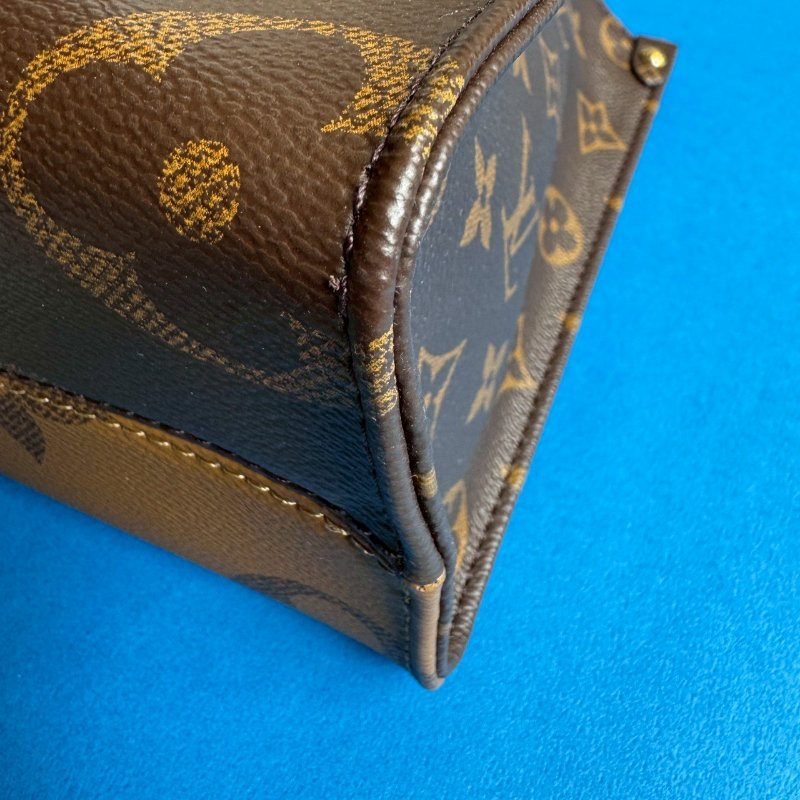 💫99閒置新品💫 LV 經典花紋ON THE GO-3