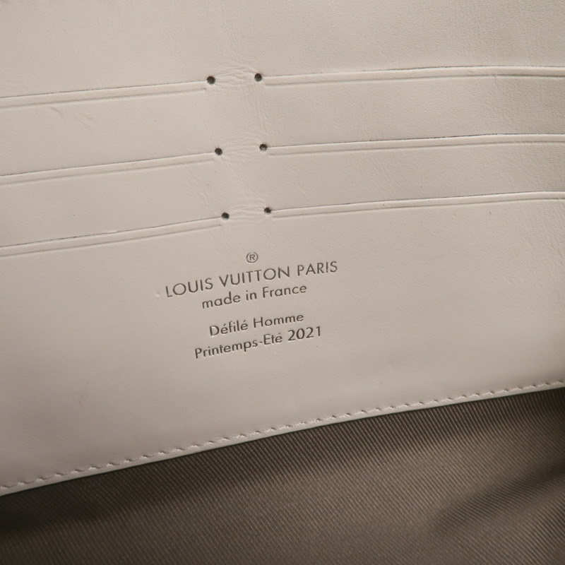 LOUIS VUITTON Monogram Taurillon LV Friends Soft Trunk肩背袋-5