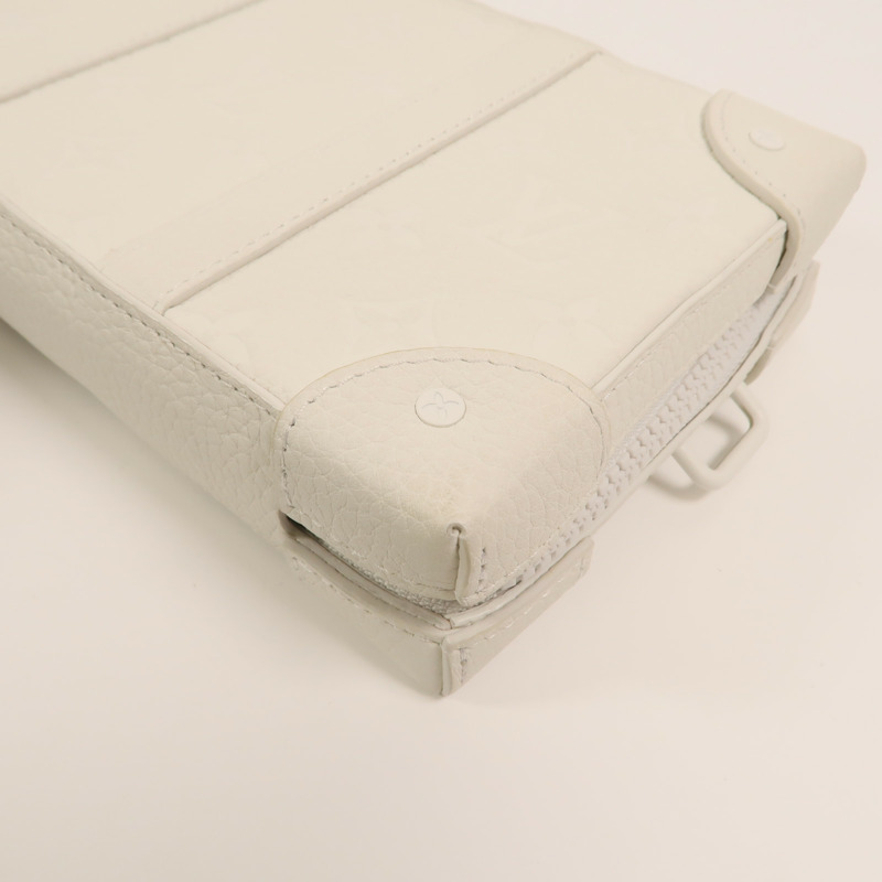 LOUIS VUITTON Monogram Taurillon LV Friends Soft Trunk肩背袋-11