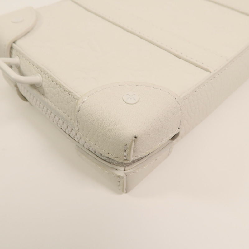 LOUIS VUITTON Monogram Taurillon LV Friends Soft Trunk肩背袋-12