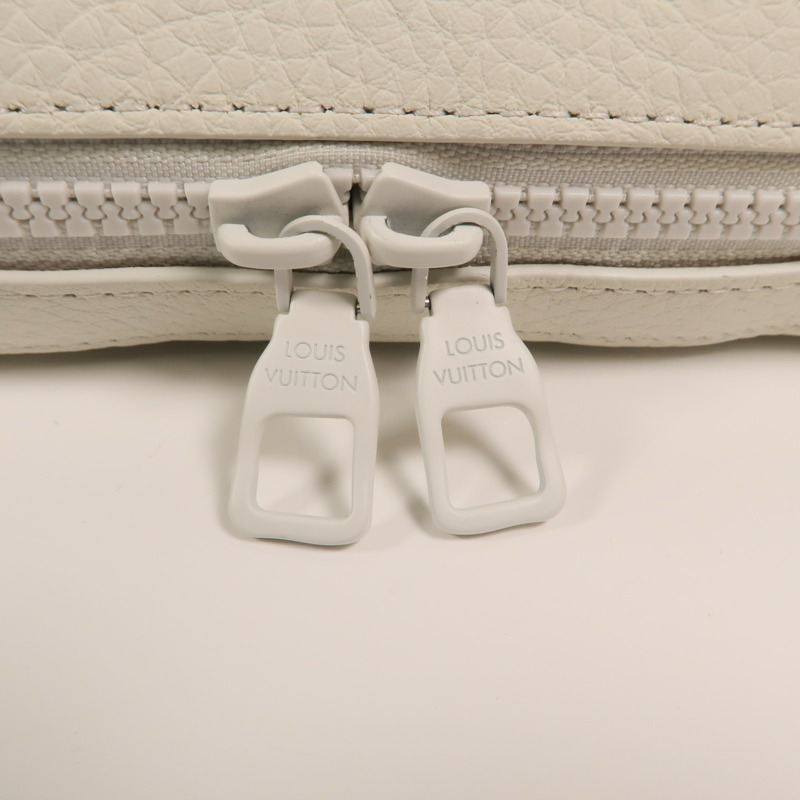 LOUIS VUITTON Monogram Taurillon LV Friends Soft Trunk肩背袋-13