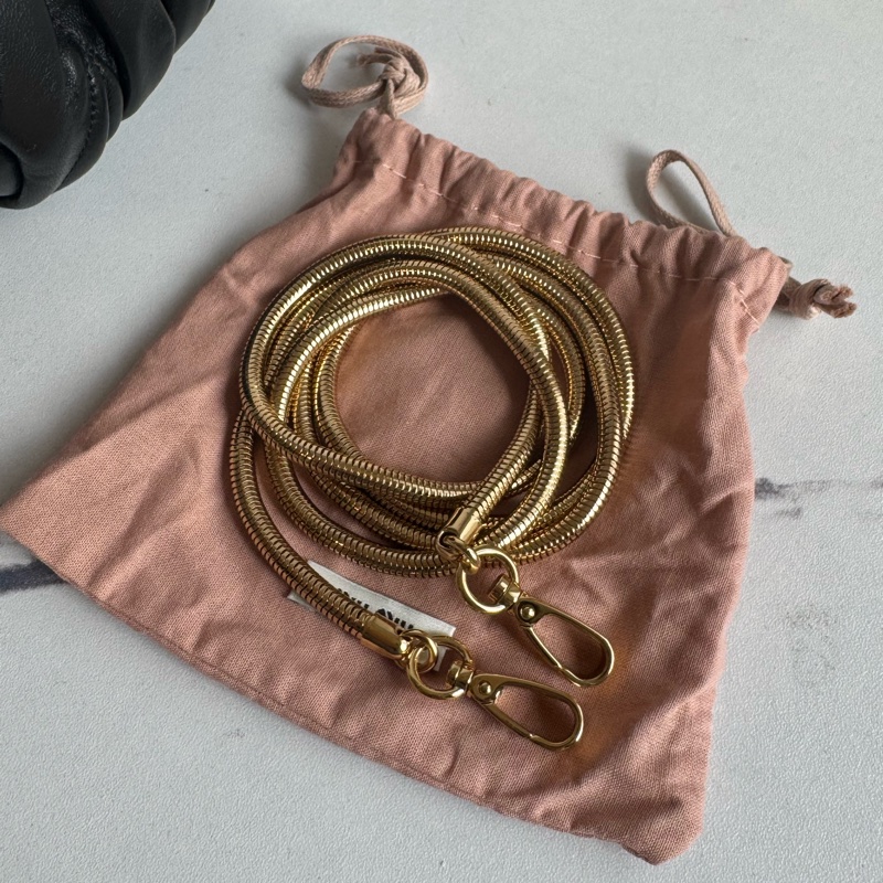 miu miu黑可芙祖母釦金屬鏈包  超貴氣-20