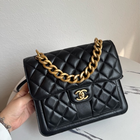 Chanel 黑菱格口蓋後背包  上身超美❤️‍🔥❤️‍🔥