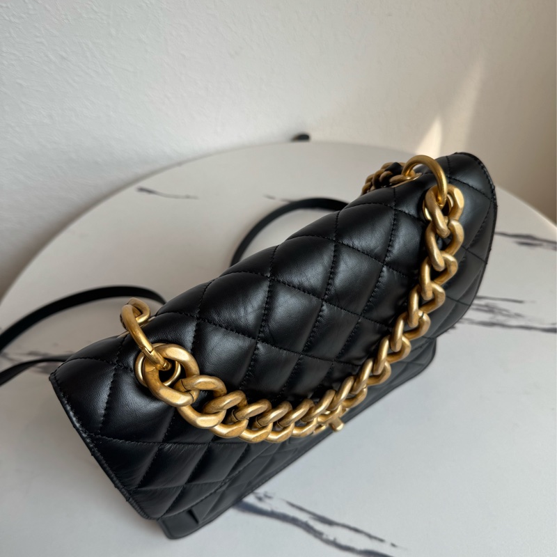 Chanel 黑菱格口蓋後背包  上身超美❤️‍🔥❤️‍🔥-1