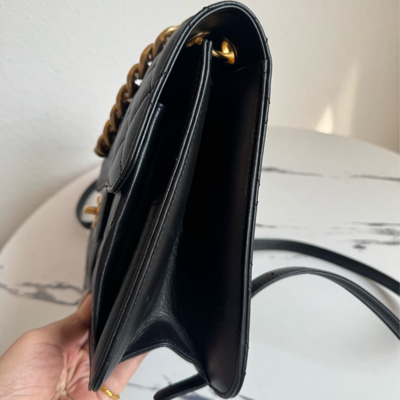 Chanel 黑菱格口蓋後背包  上身超美❤️‍🔥❤️‍🔥-3