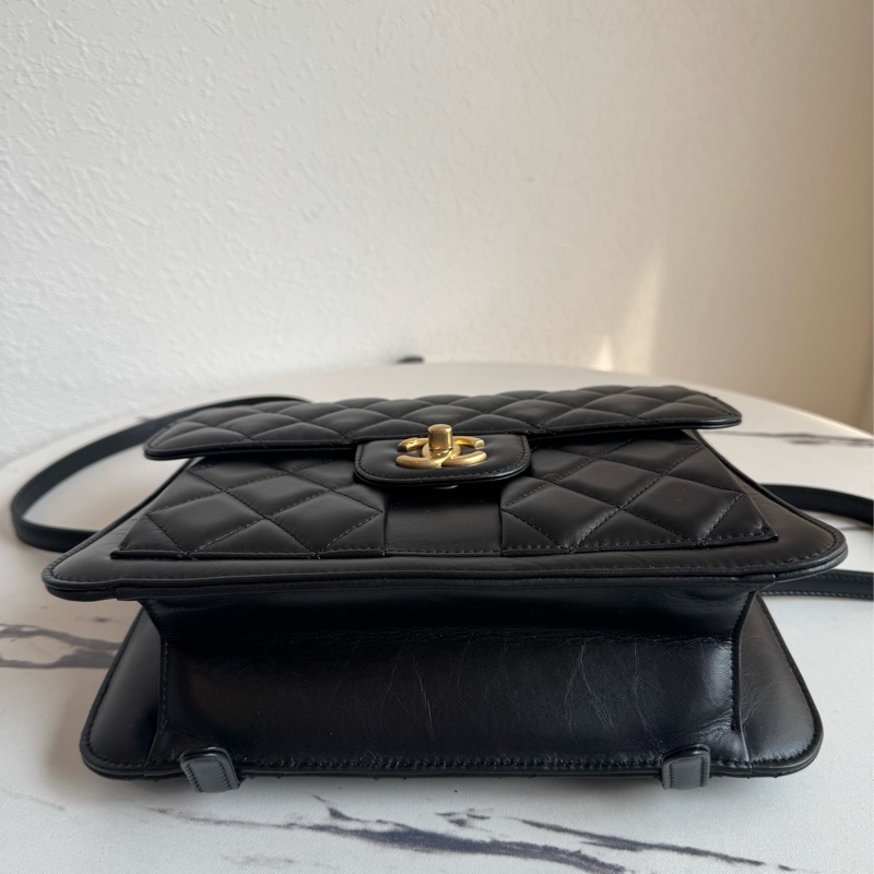 Chanel 黑菱格口蓋後背包  上身超美❤️‍🔥❤️‍🔥-4