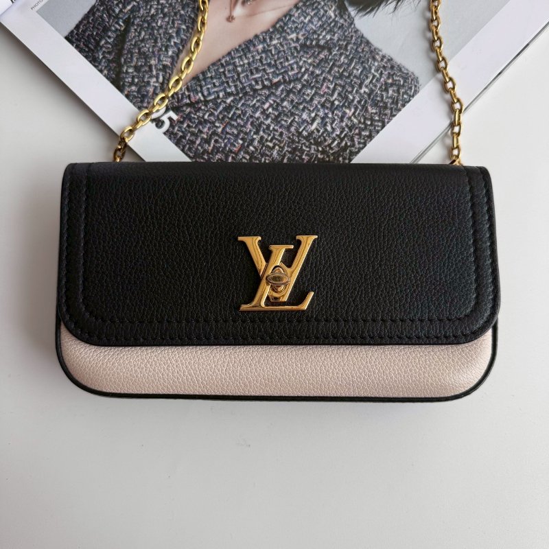 ‼️出門輕鬆帶💫 LV 米白皮革手機鏈包-0