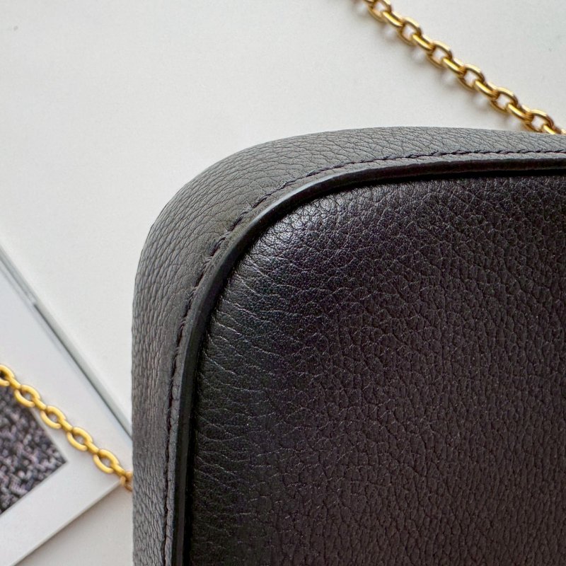 ‼️出門輕鬆帶💫 LV 米白皮革手機鏈包-2