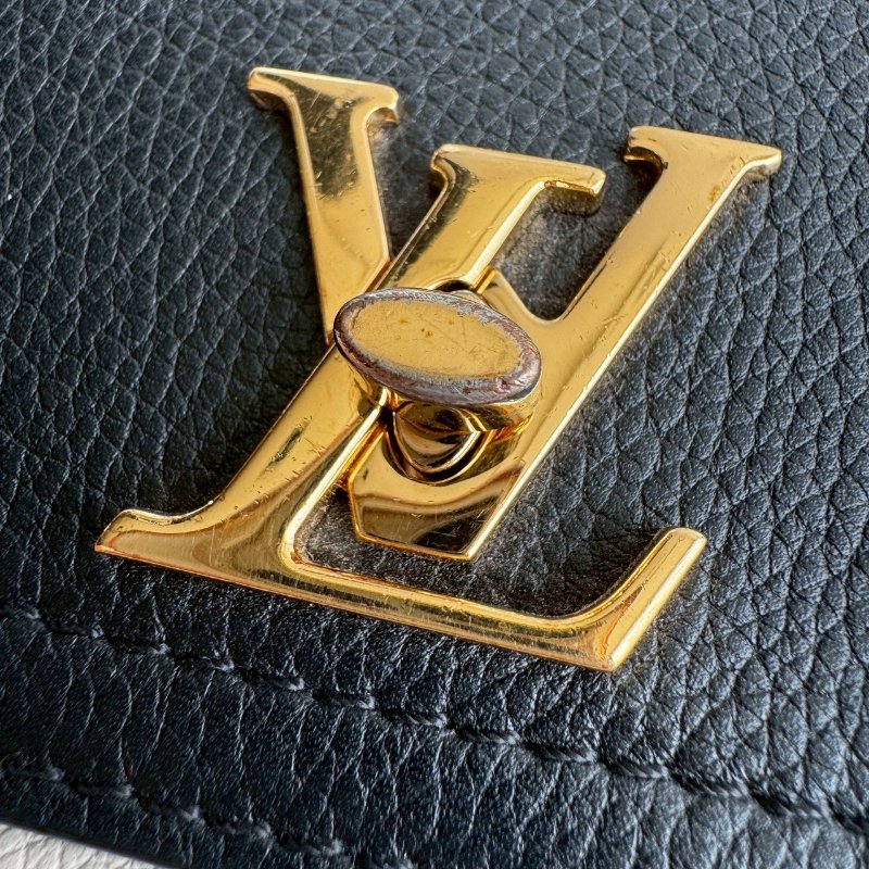 ‼️出門輕鬆帶💫 LV 米白皮革手機鏈包-3