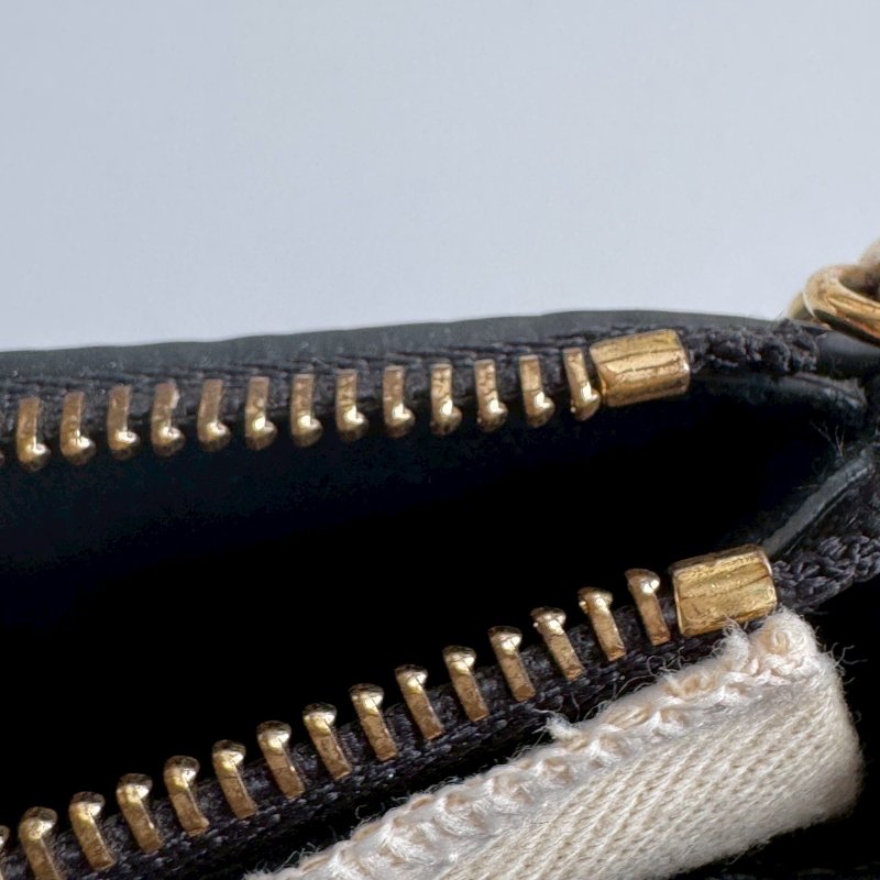 ‼️出門輕鬆帶💫 LV 米白皮革手機鏈包-16