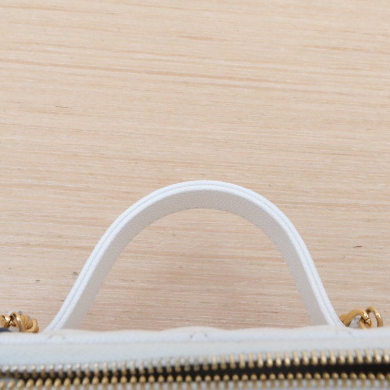 CHANEL 23B手提Cargo長盒子化妝包白色荔枝牛皮金扣肩背包-2