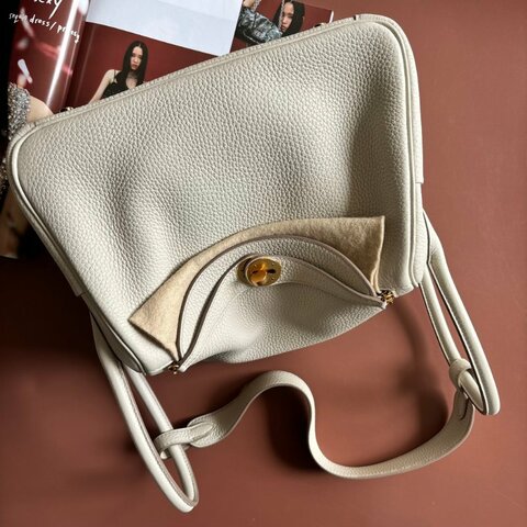 B刻 割愛釋出 ::HERMES:: 愛馬仕 8L冰川白金釦LINDY 26