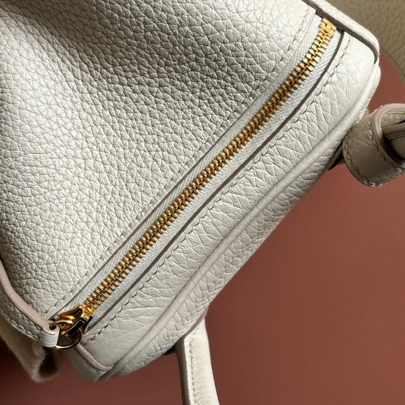 B刻 割愛釋出 ::HERMES:: 愛馬仕 8L冰川白金釦LINDY 26-16