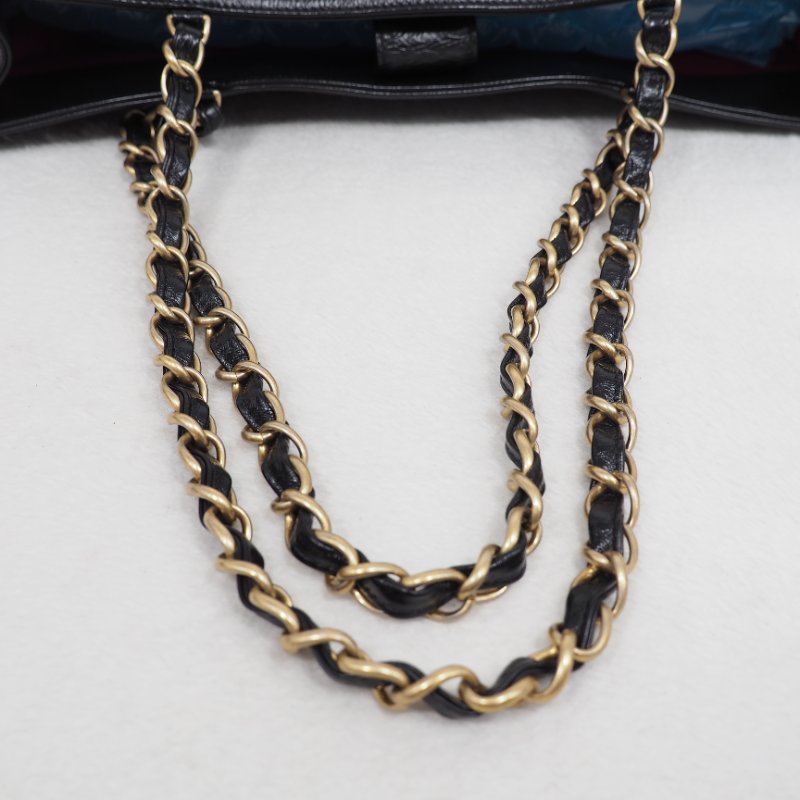 CHANEL 黑色牛皮皮穿鏈托特包-12