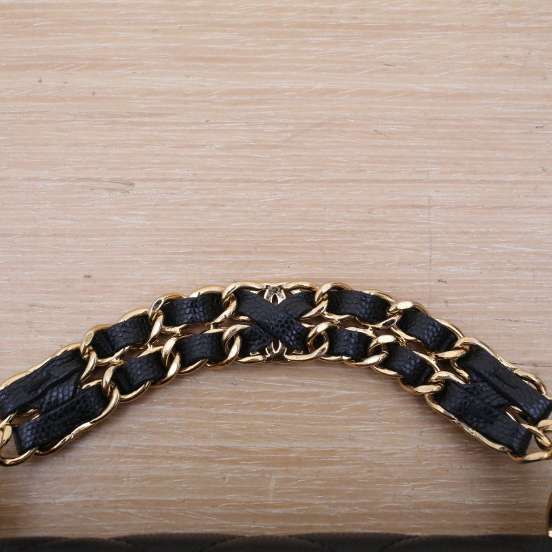 CHANEL 22K手柄CFWOC黑色荔枝牛皮晶片金扣雙C吊飾肩背包-2