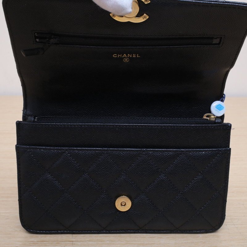 CHANEL 22K手柄CFWOC黑色荔枝牛皮晶片金扣雙C吊飾肩背包-3