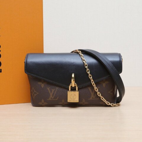 LOUIS VUITTON PADLOCKONSTRAP鎖頭斜挎包黑色牛皮老花晶片肩背包