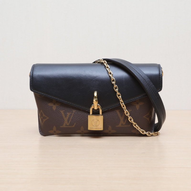 LOUIS VUITTON PADLOCKONSTRAP鎖頭斜挎包黑色牛皮老花晶片肩背包-1