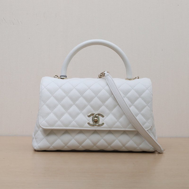 CHANEL CocoHandle中號29白色荔枝牛皮晶片金扣肩背包-1