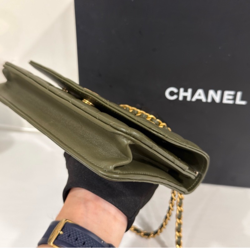 Chanel #芯片款 #閒置帶膜 手提鏈條包 提把皮穿鏈 香奈兒woc深綠色金扣-7