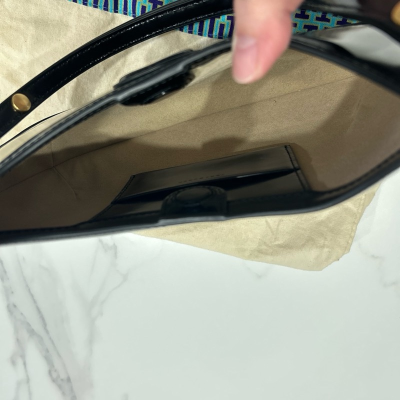 TORY BURCH  ROBINSON 漆皮手提/肩背新月包 黑色-3