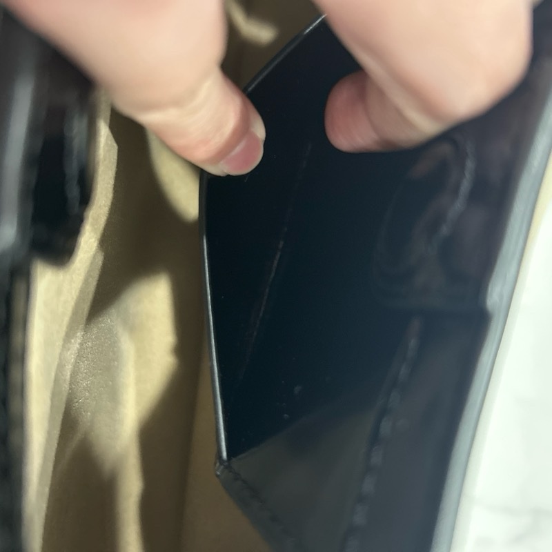 TORY BURCH  ROBINSON 漆皮手提/肩背新月包 黑色-4