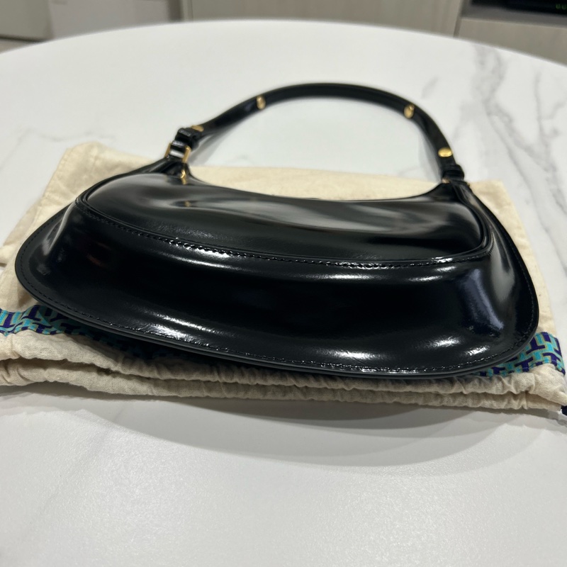 TORY BURCH  ROBINSON 漆皮手提/肩背新月包 黑色-7