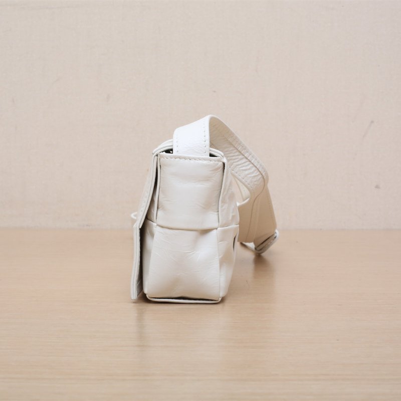 BOTTEGA VENETA CassetteMini12白色牛皮肩背包-3