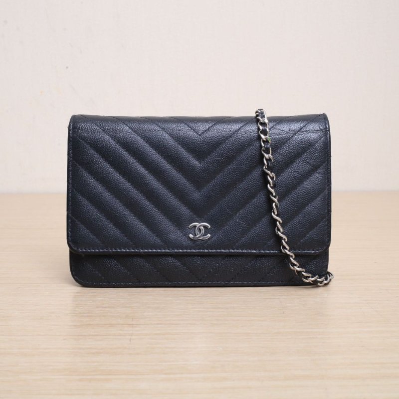 CHANEL CFWOC1925開黑色荔枝牛皮銀扣肩背包-1