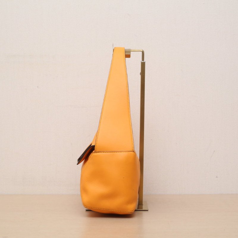 LOEWE Puzzle幾何包hobo橙色牛皮金扣肩背包-4