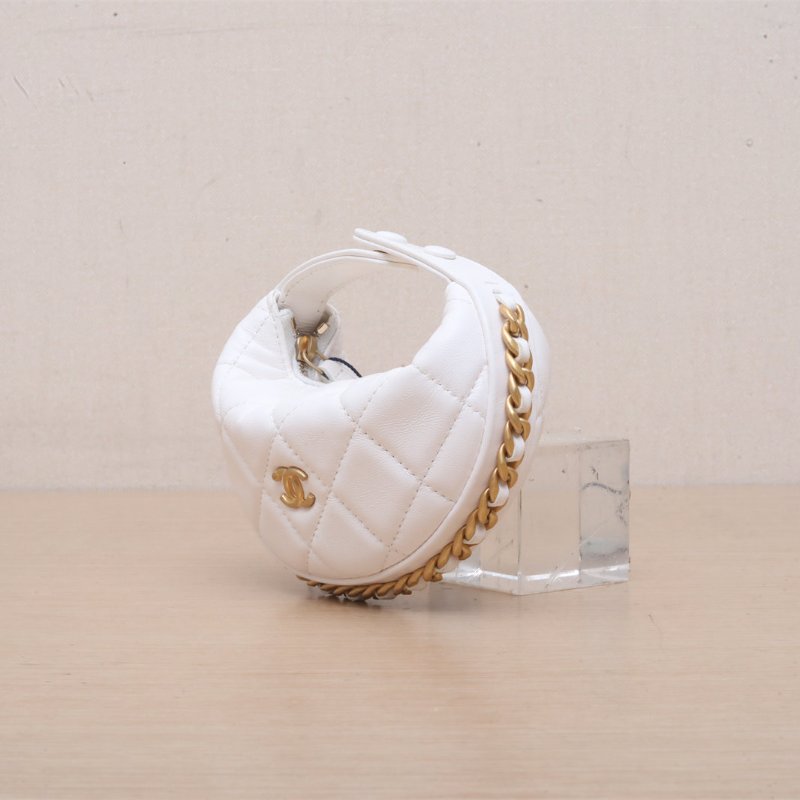 CHANEL 25A超Mini呼啦圈月牙包白色鐳射標金扣皮穿鏈滾邊肩背包-3