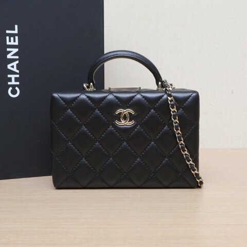 CHANEL 黑色羊皮晶片開淺金扣24K硬箱手提化妝箱肩背包