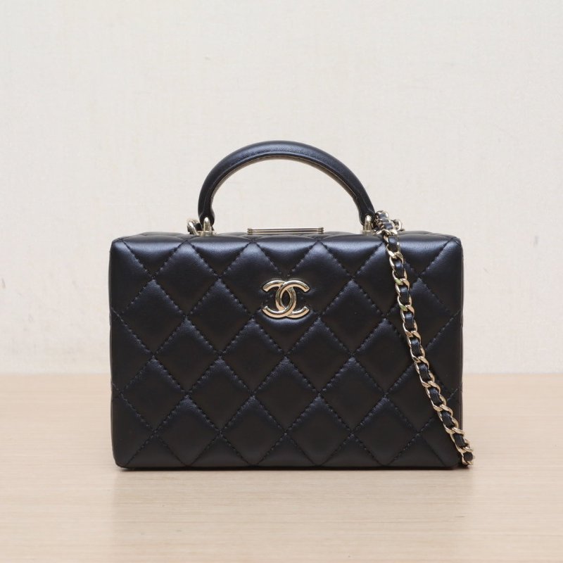 CHANEL 黑色羊皮晶片開淺金扣24K硬箱手提化妝箱肩背包-1