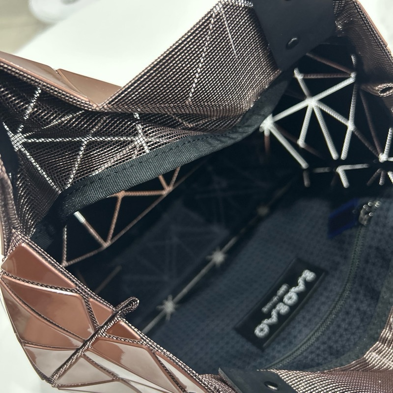 三宅一生 BAO BAO Issey Miyake CARAT 亮面4*4格手提包 鑽石包 棕色-3