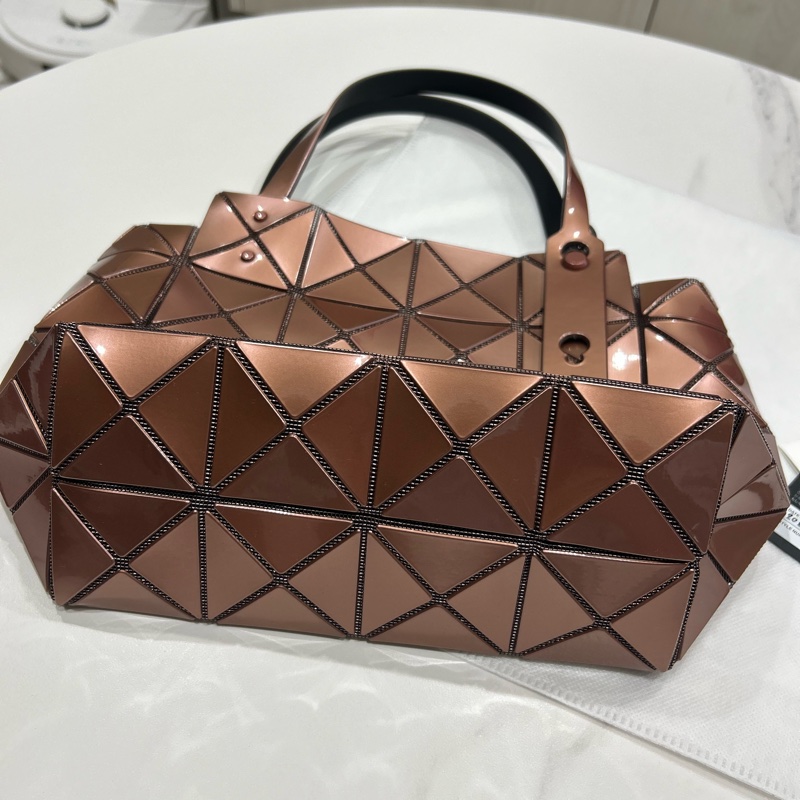 三宅一生 BAO BAO Issey Miyake CARAT 亮面4*4格手提包 鑽石包 棕色-9