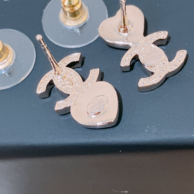 TK2022	Chanel 香奈兒CC字連心心耳環 CC Logo And Heart Earrings Crystal x GHW-5