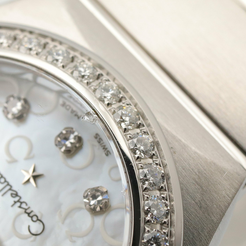 歐米茄星座系列鑲鑽錶圈12鑽女錶，不鏽鋼錶殼，白色錶盤，珍珠母貝錶帶，型號123.15.24.60.55.005-10