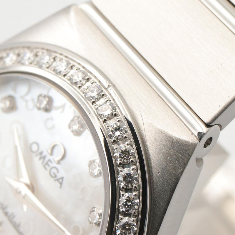 歐米茄星座系列鑲鑽錶圈12鑽女錶，不鏽鋼錶殼，白色錶盤，珍珠母貝錶帶，型號123.15.24.60.55.005-11