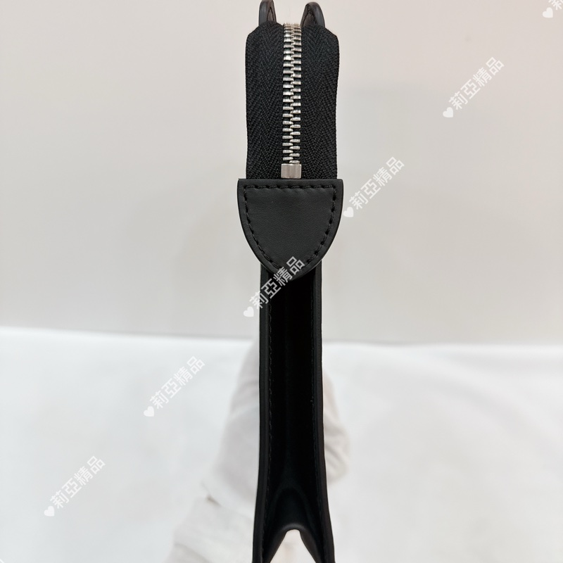 莉亞精品♡LV 黑色手拿包 二手美包-4