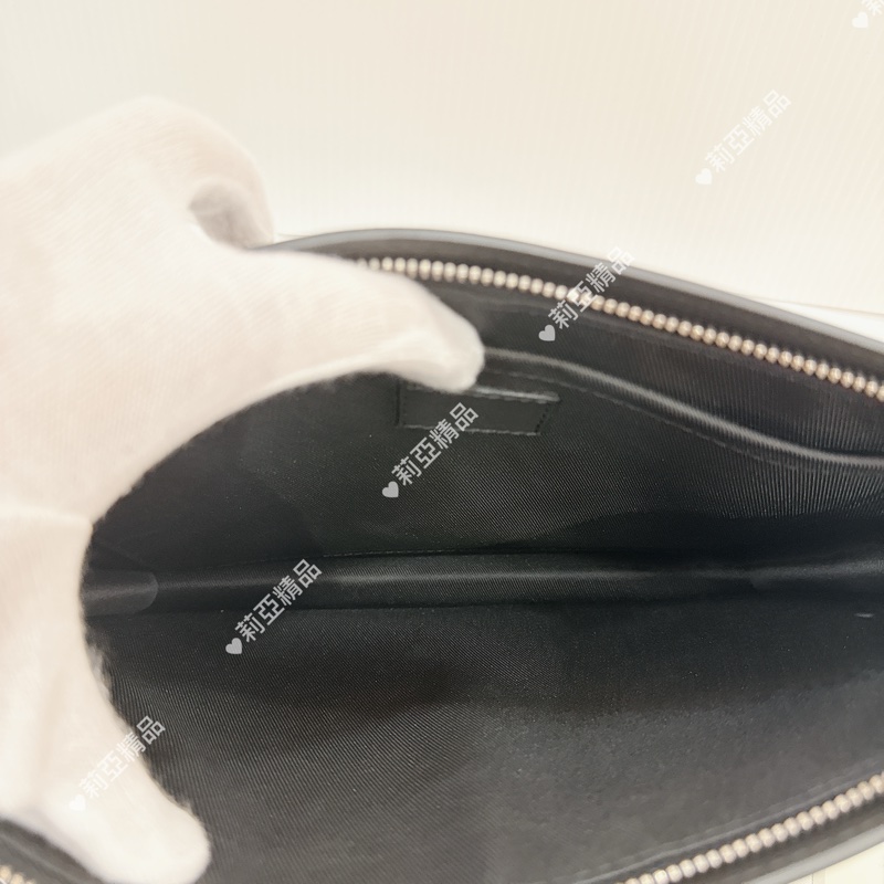 莉亞精品♡LV 黑色手拿包 二手美包-12