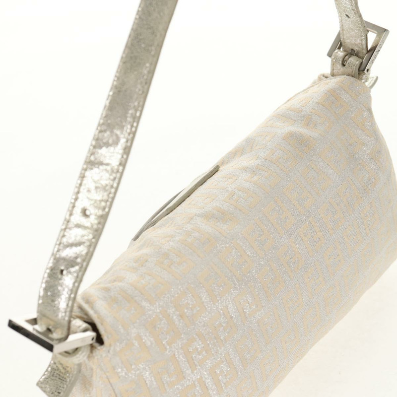 【日本直送】FENDI Zucchino 帆布 Mamma Baguette 肩背包 銀色 正品 ep12129V-13