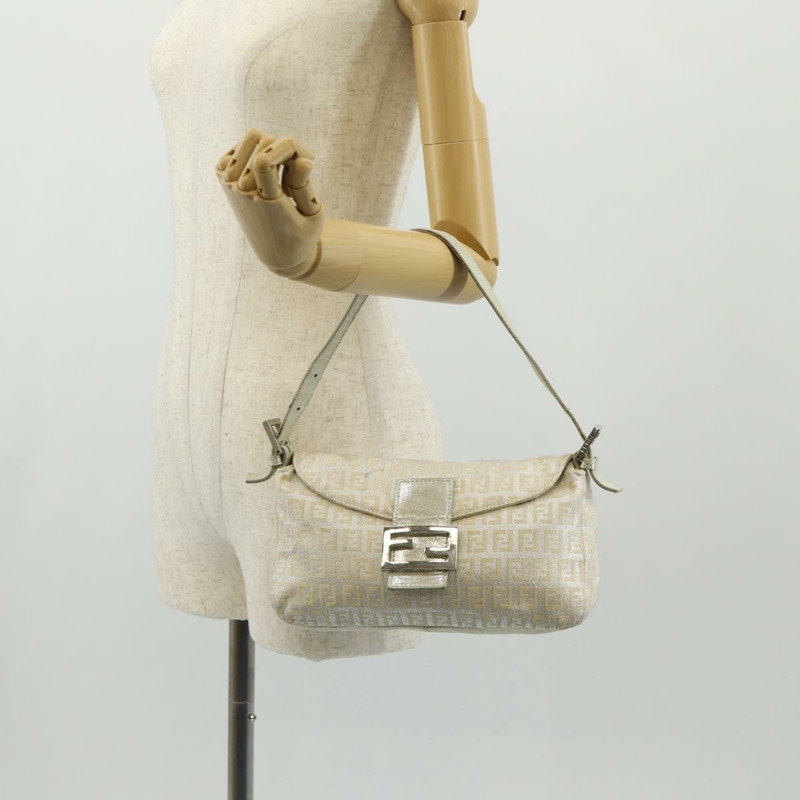 【日本直送】FENDI Zucchino 帆布 Mamma Baguette 肩背包 銀色 正品 ep12129V-30